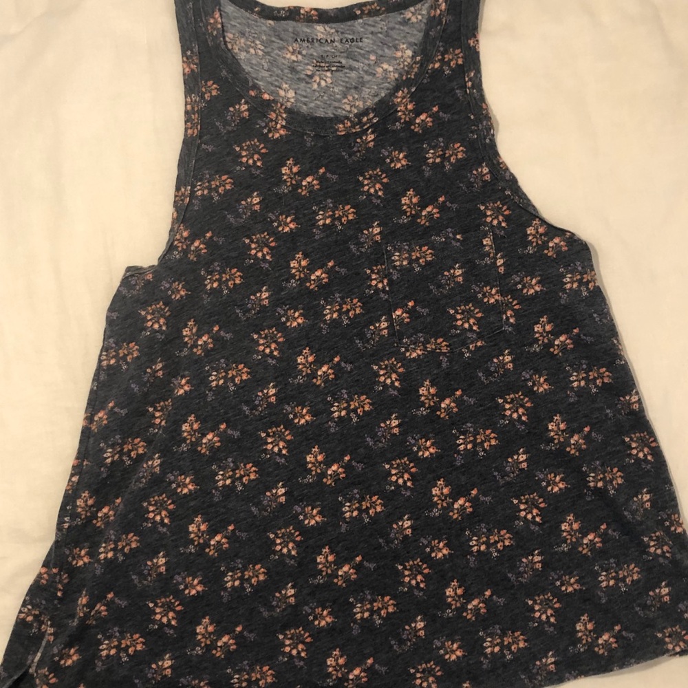 American Eagle Floral Tank top!